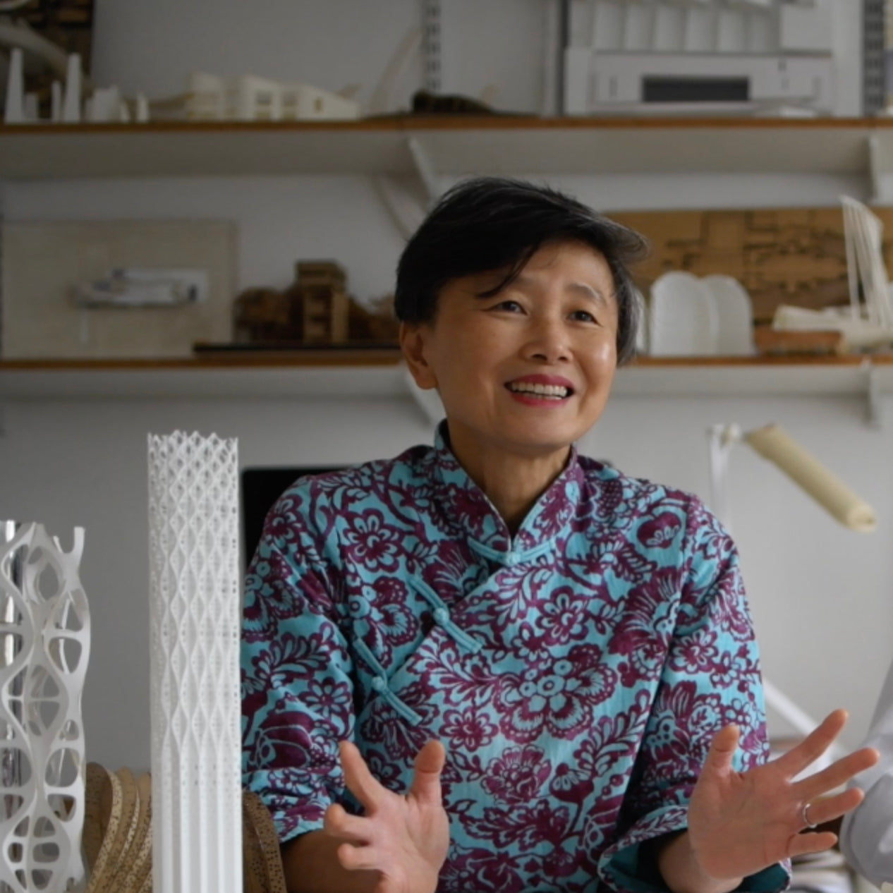 Workshop: EXMOUTH MARKET HANDS TO FEET: DRAWING TO SOCIALLY UN-DISTANCE STRANGERS with Anna Liu - 10 October