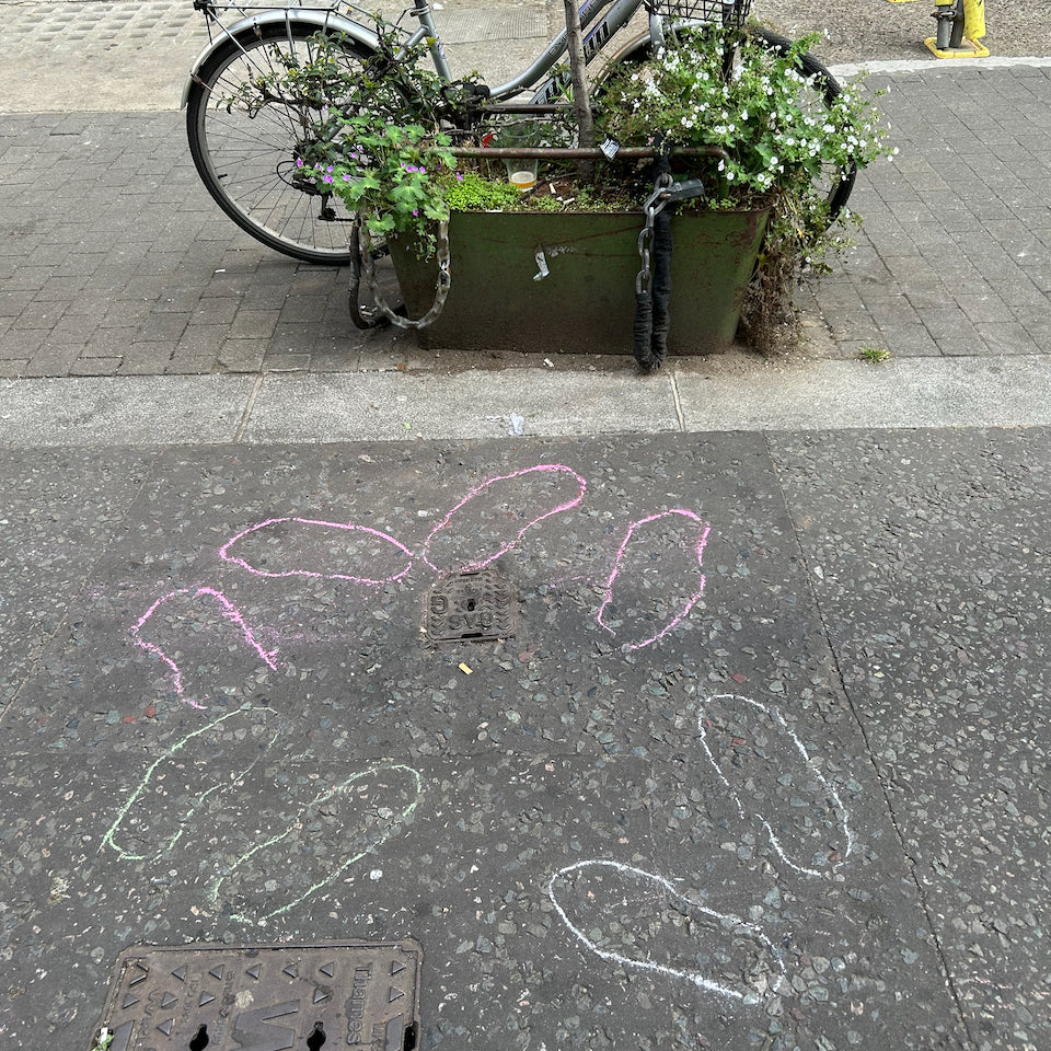 Workshop: EXMOUTH MARKET HANDS TO FEET: DRAWING TO SOCIALLY UN-DISTANCE STRANGERS with Anna Liu - 10 October